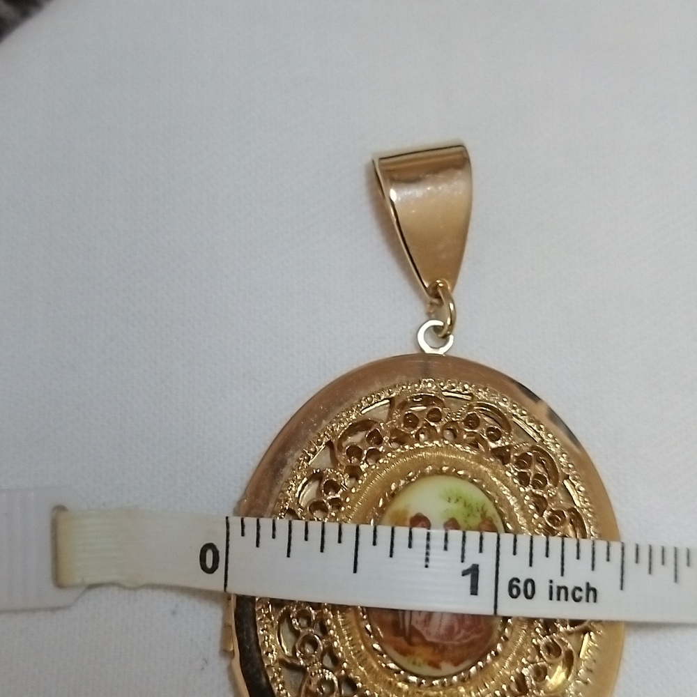 Vintage Estate Gold Tone Cameo Enamel Portrait Locket, in the "Limoges" style - Picture 4 of 5